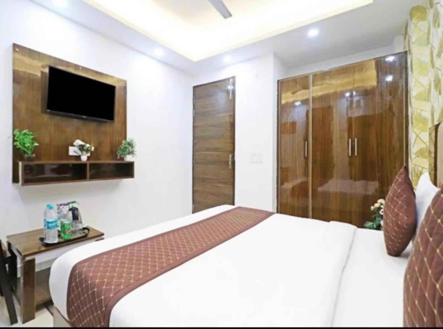 Hotel Vijaydeep Place Near Delhi Airport New Delhi Exteriör bild